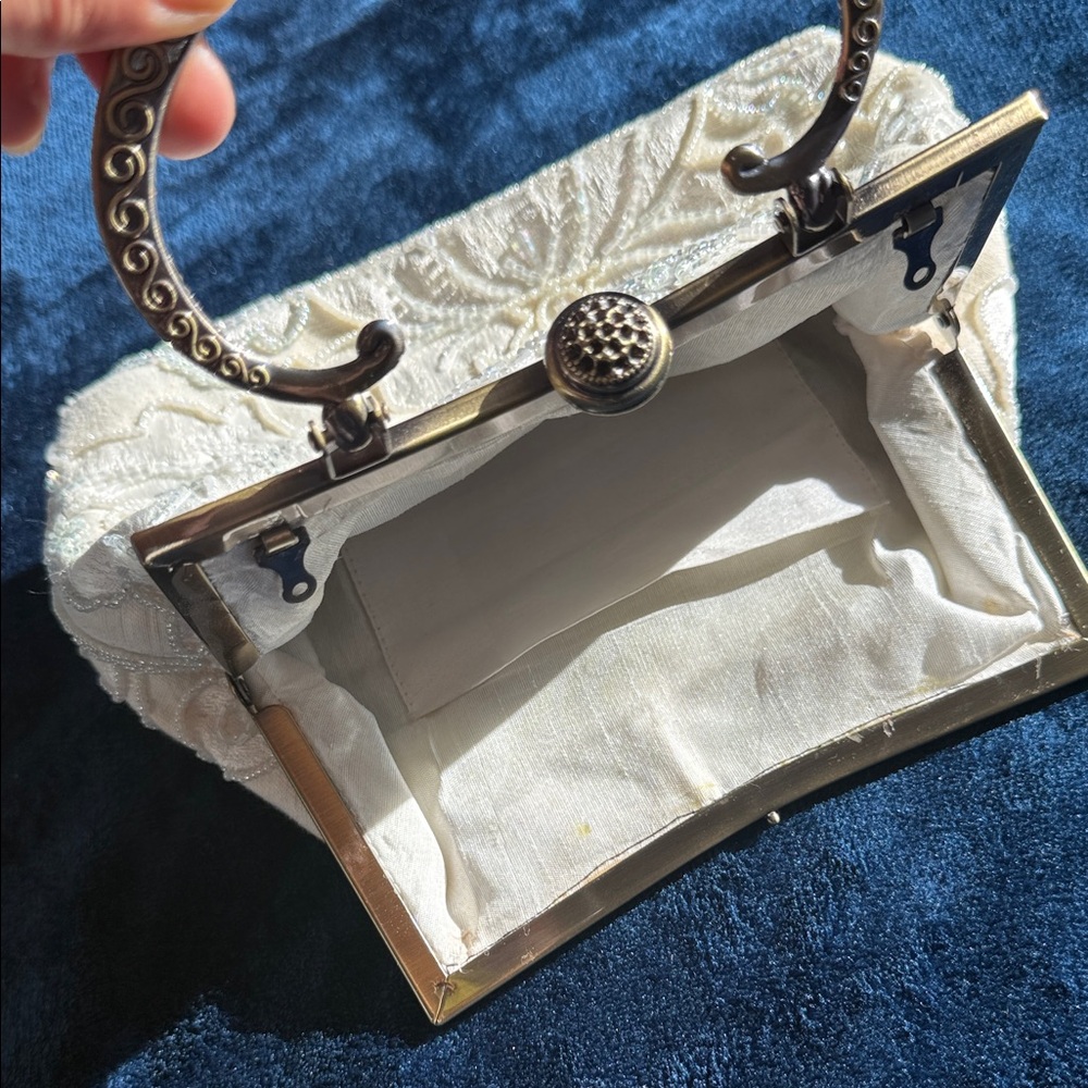 Vintage-Inspired Cream Clutch with Gold Handle - Picture 8 of 11